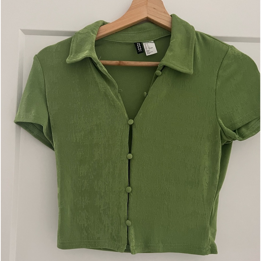 Cropped green cute women’s shirt